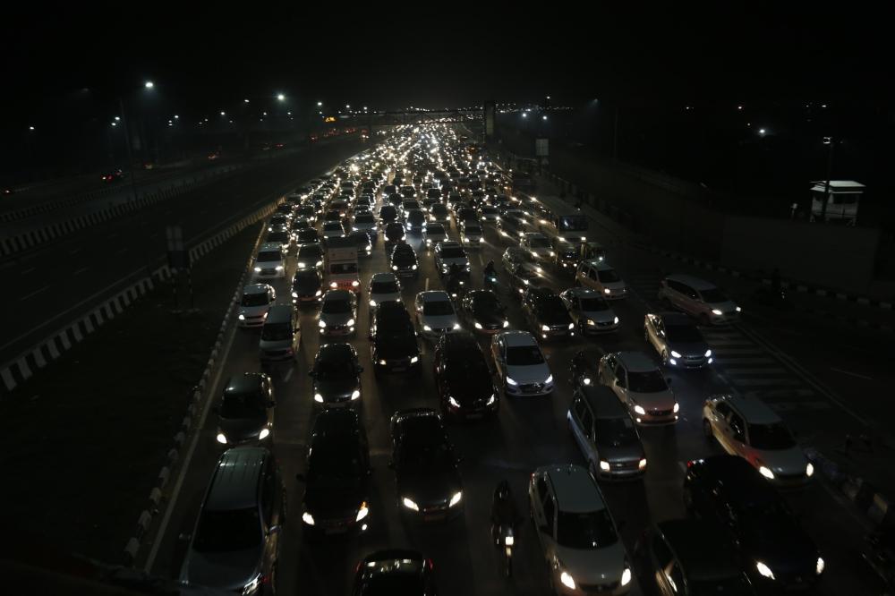 The Weekend Leader - Massive traffic snarls on Delhi-Jaipur Expressway